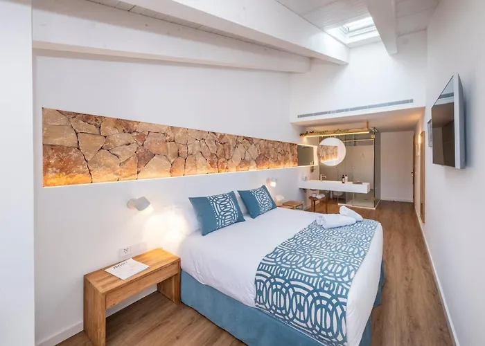 S'antiga Adults Only אס מרקדל